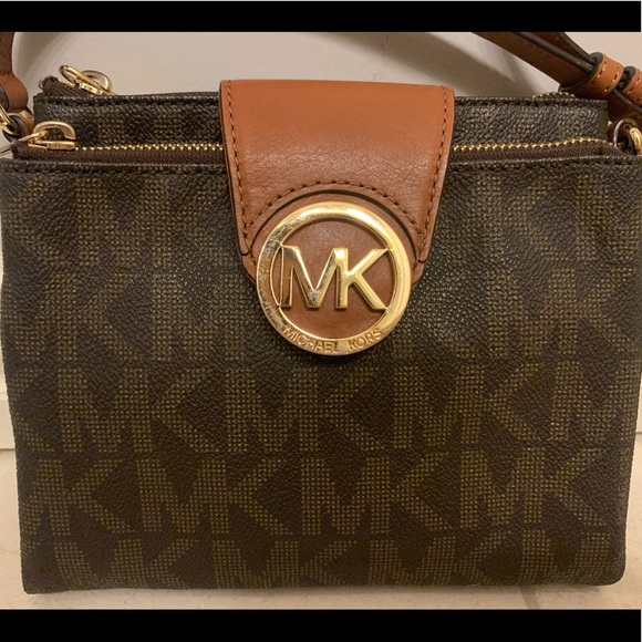 Michael Kors Crossbody purse. Mint condition!! - Picture 2 of 8